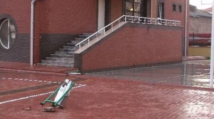 Okul Değil Harabe - Uzunk&ouml;pr&uuml; İl&ccedil;esi Şehsuvar Bey İlkokuluna Ait , İmam Hatip Ortaokul Kısmının Da Aynı Binada Bulunduğu Eğitim &Ouml;ğretim Hayatına Bu Yol Başlayan Okul Binası Yılı Tamamlayamadan Harabeye D&ouml;nd&uuml;.