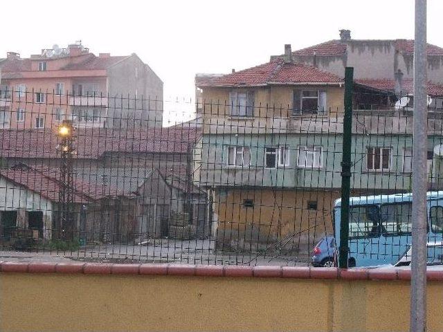 Okul Değil Harabe - Uzunköprü İlçesi Şehsuvar Bey İlkokuluna Ait , İmam Hatip Ortaokul Kısmının Da Aynı Binada Bulunduğu Eğitim Öğretim Hayatına Bu Yol Başlayan Okul Binası Yılı Tamamlayamadan Harabeye Döndü.