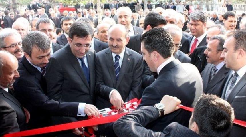 Bakan M&uuml;ezzinoğlu Ve Bakan Yılmaz Trakya &Uuml;niversitesi İlahiyat Fak&uuml;ltesi&rsquo;nin Resmi A&ccedil;ılışına Katıldı