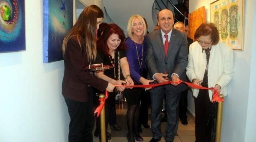 Balıkesir'de, "d&uuml;nya Sanat G&uuml;n&uuml;" Resim Sergisi A&ccedil;ıldı