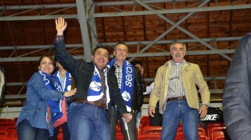 Kuğular Şampiyon Gibi