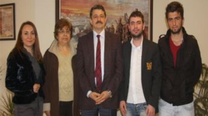 Başkan Akın&rsquo;dan &lsquo;sevgi Patileri Projesine&rsquo; Destek