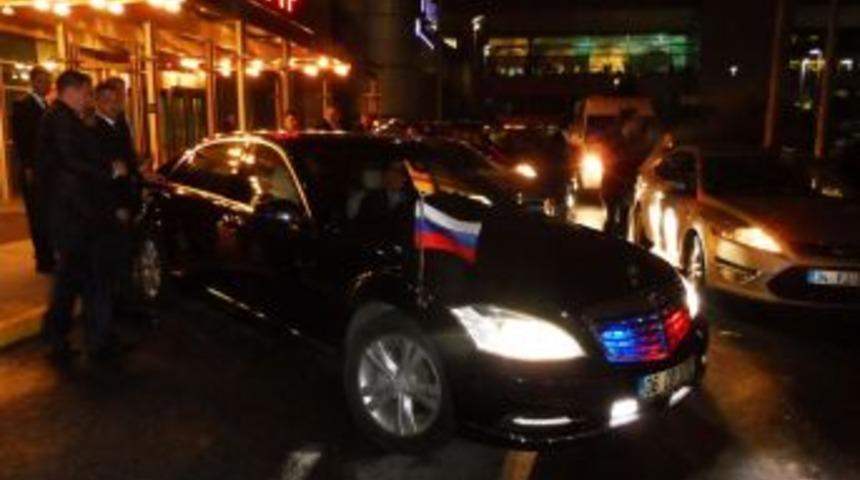 Rusya Dışişleri Bakanı Lavrov İstanbul' Geldi