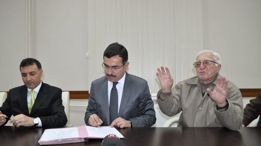 Balıkesirli Hayırseverin 'Allah B&uuml;rokrasiye D&uuml;ş&uuml;rmesin' Isyanı