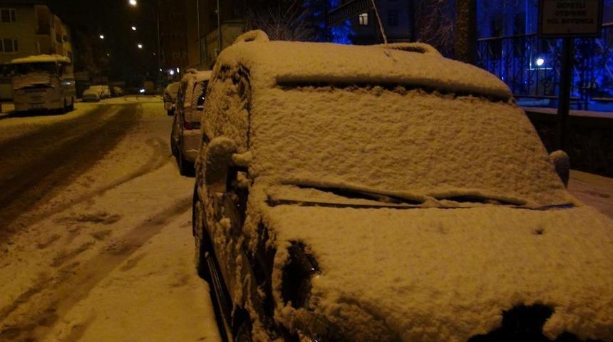 Ardahan'da Kar Şehri Beyaza B&uuml;r&uuml;d&uuml;