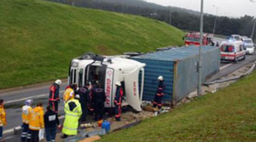Kullandığı TIR'ın altında can verdi