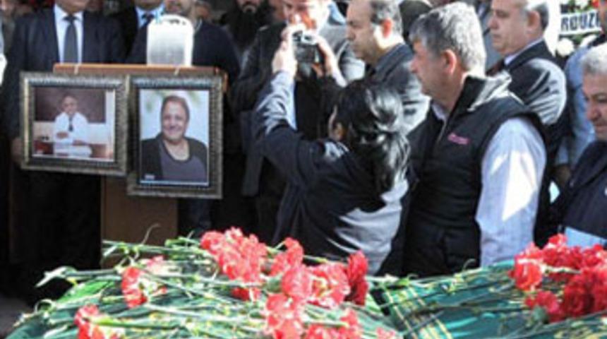 Cinnet kurbanı &ccedil;ift toprağa verildi