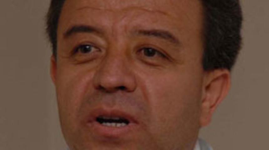 Eşi ve &ccedil;ocuğunun g&ouml;z&uuml; &ouml;n&uuml;nde vuruldu