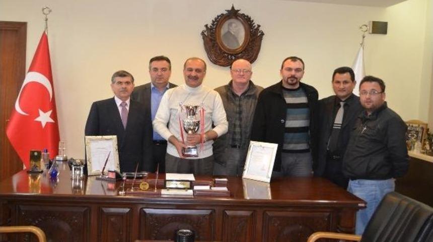 Şampiyonlar Başkan Aşkın&rsquo;ı Ziyaret Etti