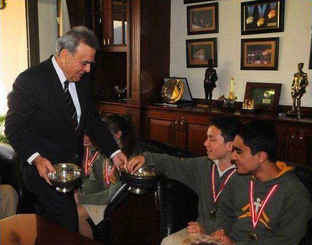 D&uuml;nya Şampiyonlarına &ldquo;tatlı&rdquo; Kutlama 3