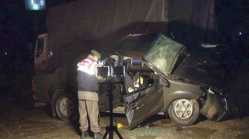 D&uuml;zce'de Trafik Kazası: 2 &Ouml;l&uuml;