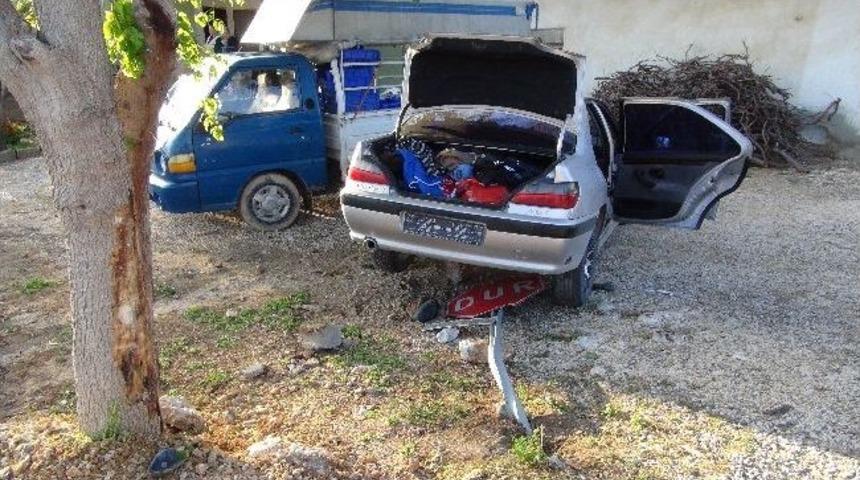 Jandarmanın Kovaladığı Hırsızların Aracı Kaza Yaptı