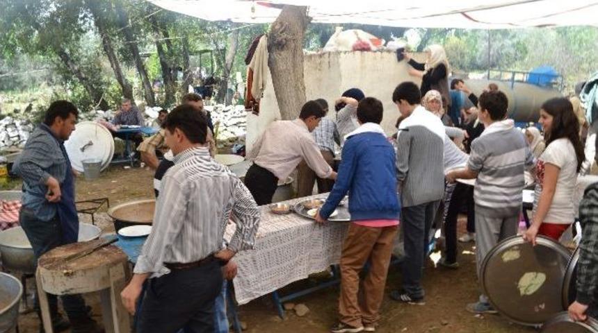 Geleneksel Arap Dede Hayrı Binlerce Kişinin Katılımı İle Yapıldı