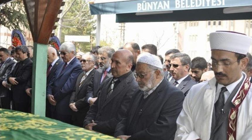 B&uuml;nyan Belediye Başkanı Mehmet &Ouml;zmen: