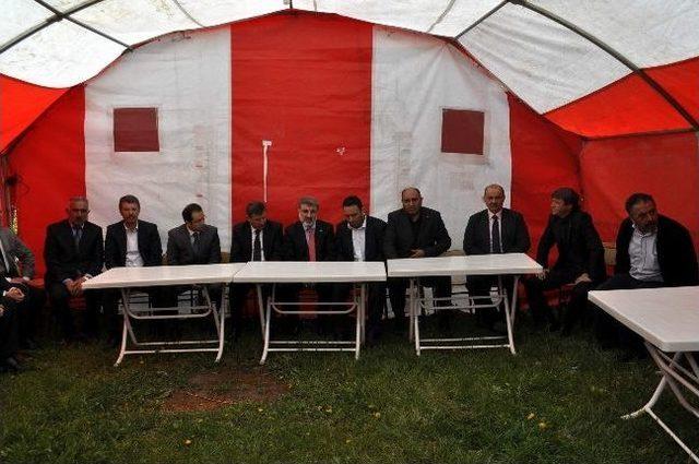 B&uuml;nyan Belediye Başkanı Mehmet &Ouml;zmen: 1