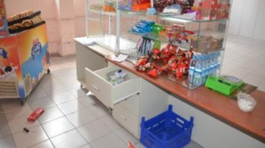 Okul Kantinini Talan Ettiler