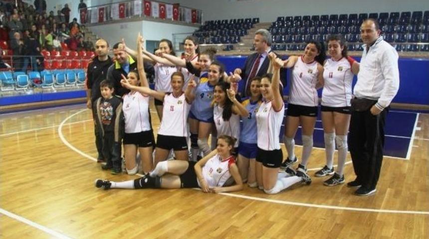 Derince Belediyesi Voleybol Takımı 3. Lige Y&uuml;kseldi