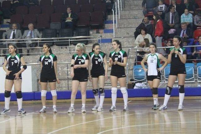 Derince Belediyesi Voleybol Takımı 3. Lige Y&uuml;kseldi 1