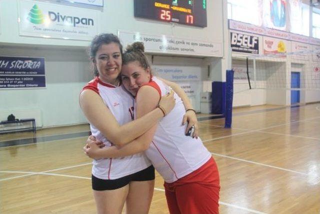 Derince Belediyesi Voleybol Takımı 3. Lige Y&uuml;kseldi 2