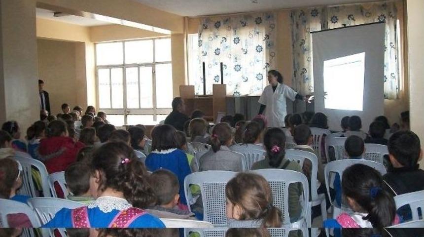 İlkokul &Ouml;ğrencilerine Kırım Kongo Kanamalı Ateşi Hastalığı Semineri