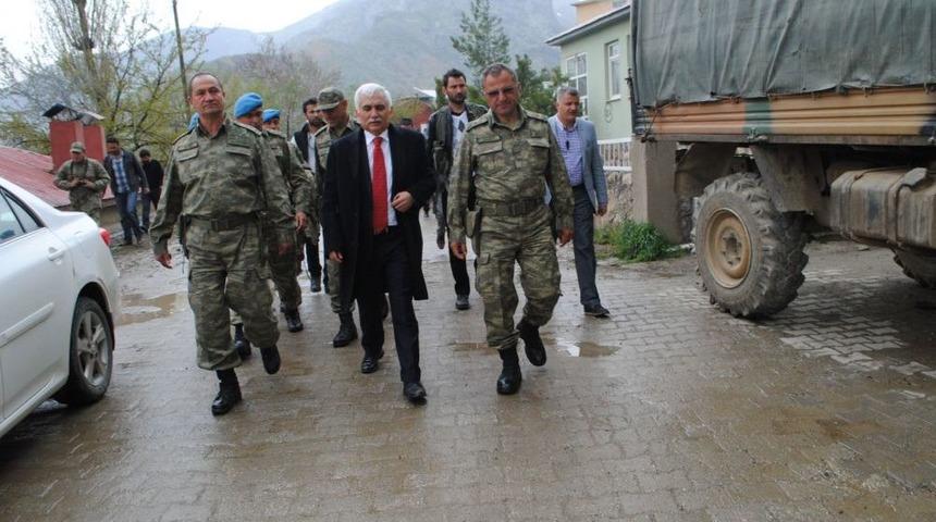 Hakkari Valisi Alimoğlu, Şemdinli'yi Ziyaret Etti