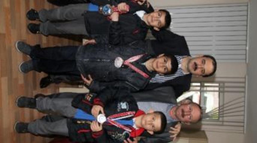 Eskrimcilerden Ayaz'a Madalya S&ouml;z&uuml;