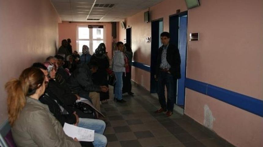 Kars&rsquo;ta Doktorlar İş Bıraktı