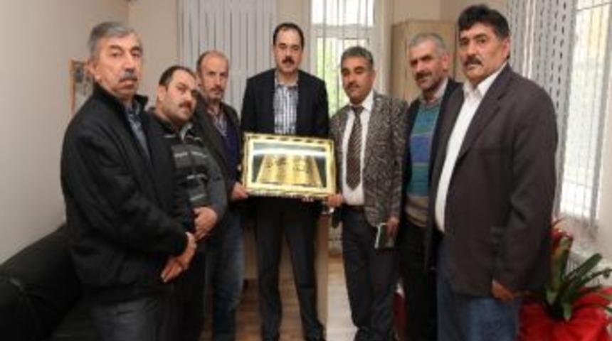 Pazarcılardan Ayaz'a Hediye