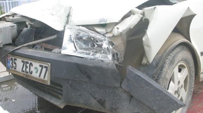 &Ouml;demiş'te Otomobil İle Trakt&ouml;r &Ccedil;arpıştı: 1 &Ouml;l&uuml;