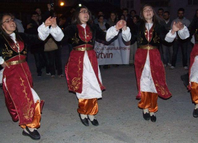 Şavşatlı Minik &Ouml;ğrenciler &Uuml;niversiteli Ağabeyleri Ile Buluştu 3