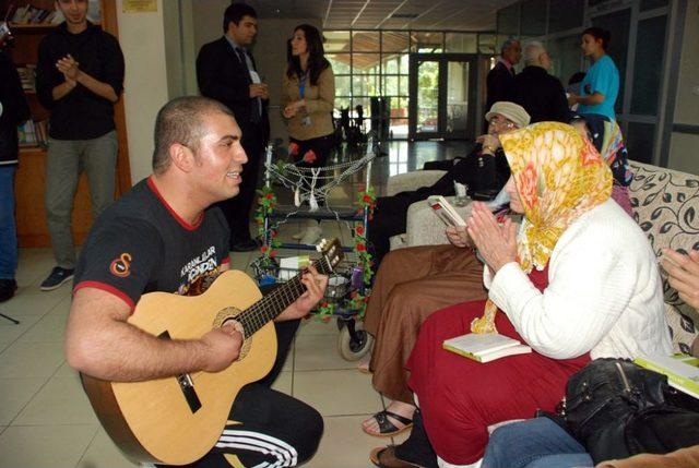 Gençlik Merkezi Üyeleri Huzurevini Ziyaret Etti 1