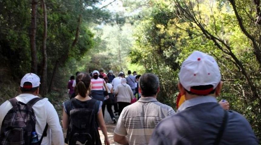 Sağlık&ccedil;ılar Doğaya Y&uuml;r&uuml;d&uuml;