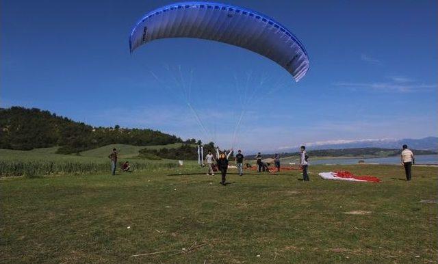 Ahas, Genç Yamaç Paraşütçüleri Yetiştiriyor