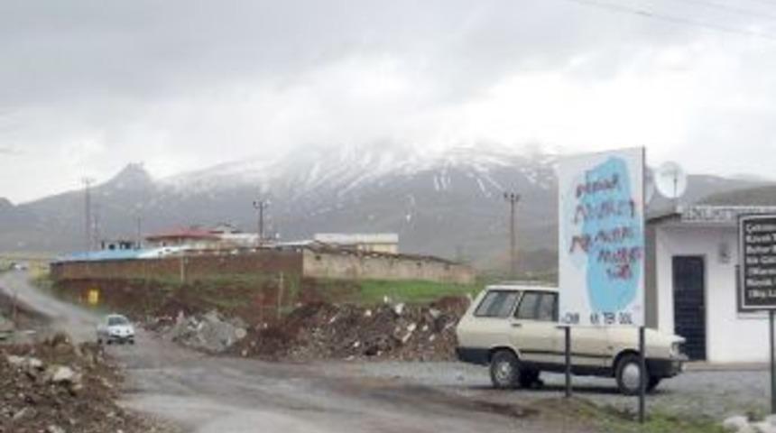 Bitlis&rsquo;e Nisan Karı S&uuml;rprizi