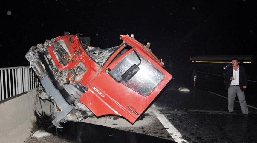 Otobanda Zincirleme Kaza: 1'i Ağır 3 Yaralı