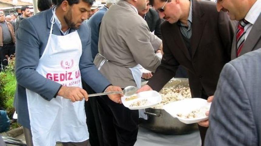 Gediz'de Kutlu Doğum Haftası Pilav İkramıyla Başladı