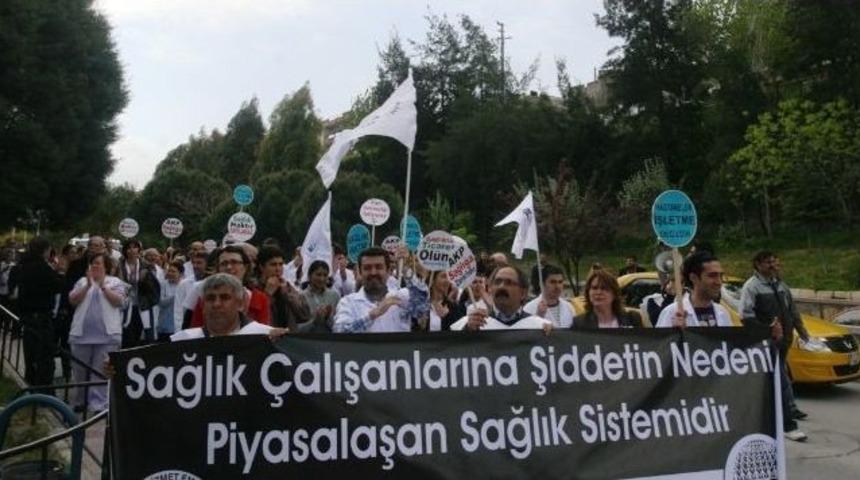 Doktorlar İzmir'de De Grevde