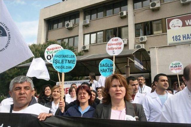 Doktorlar İzmir'de De Grevde