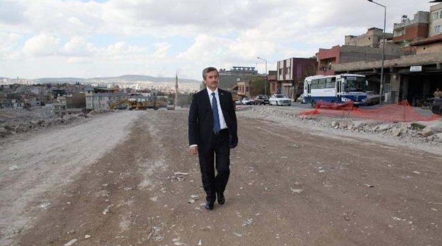 Şahinbey&rsquo;de Yol Genişletme &Ccedil;alışmaları Devam Ediyor