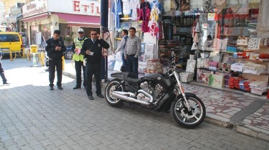 Marmaris'te S&uuml;r&uuml;c&uuml;lere Sıkı Denetim