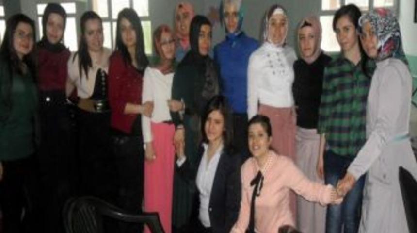 Eğitim G&ouml;n&uuml;ll&uuml;lerinden Kutlu Doğum Programı