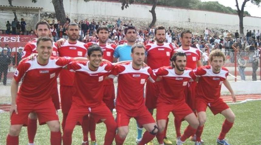Ayvalıkg&uuml;c&uuml; Belediyespor Taraftarıyla Şampiyonluğa Gidiyor