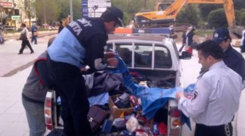 İzmit'te Zabıta Seyyar Satıcılara G&ouml;z A&ccedil;tırmıyor