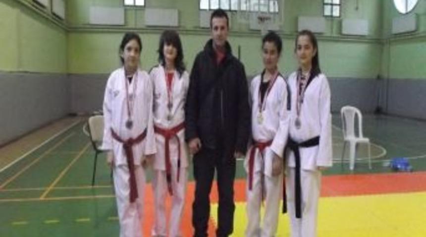 Tekvandoda &ldquo;4&rdquo; Madalya