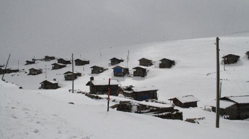 Ardahan'da Nisan Ayında Karla M&uuml;cadele &Ccedil;alışmaları S&uuml;r&uuml;yor