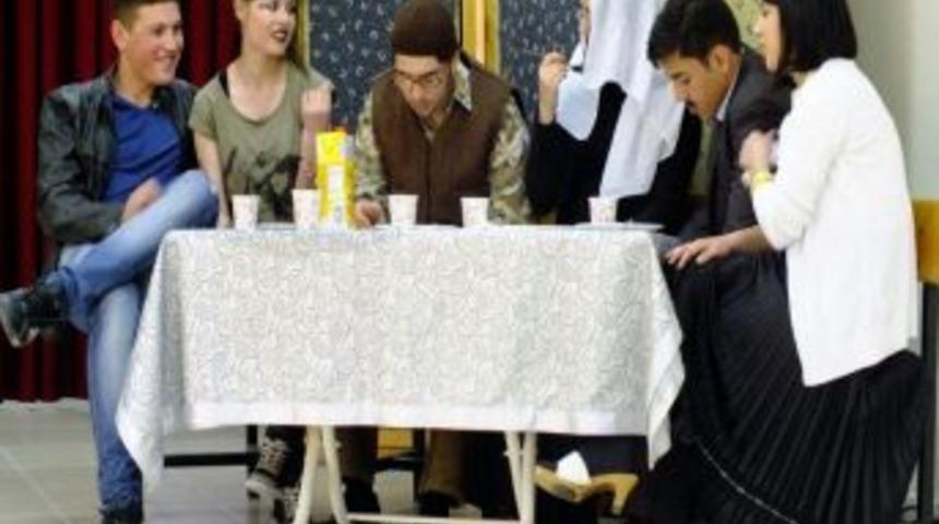 Niğde'de Liselerarası Tiyatro Heyecanı Başladı