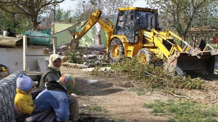 Birikimleriniin Yıkılışını G&ouml;zyaşı İ&ccedil;inde İzlediler