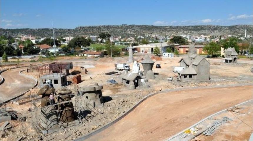 Antalya Y&uuml;zme Havuzu Ve Masal Parkına Kavuşuyor