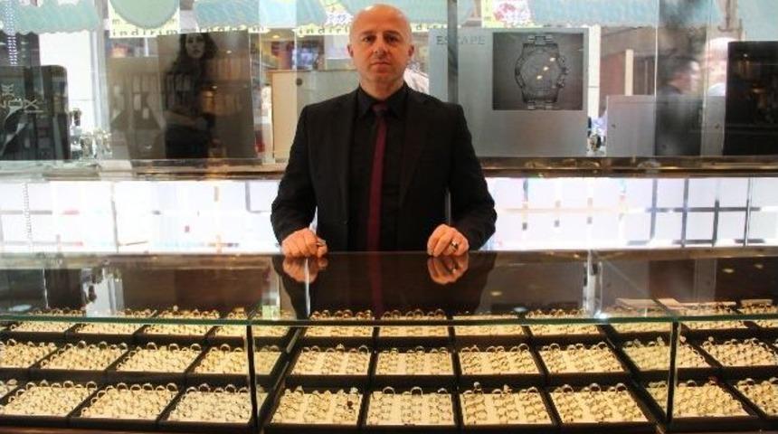 Kuyumcular Altın Talebini Karşılamakta Zorlanıyor