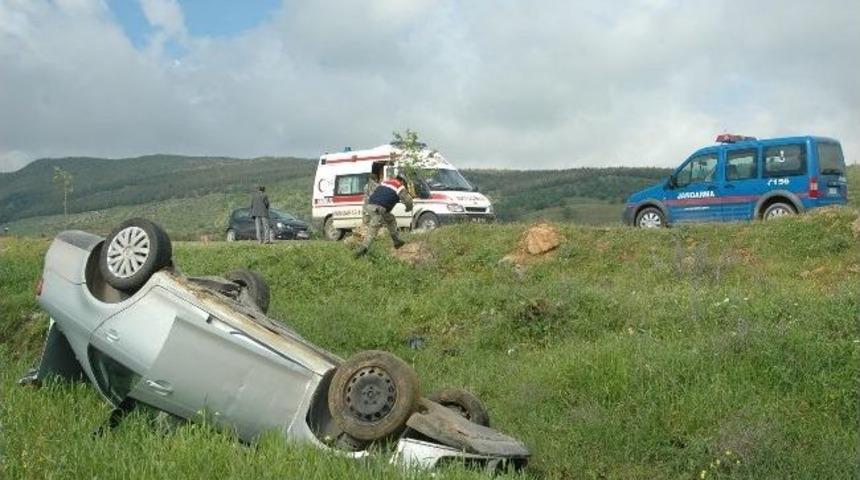 Kontrolden &Ccedil;ıkan Ara&ccedil; Takla Attı: 1 Yaralı